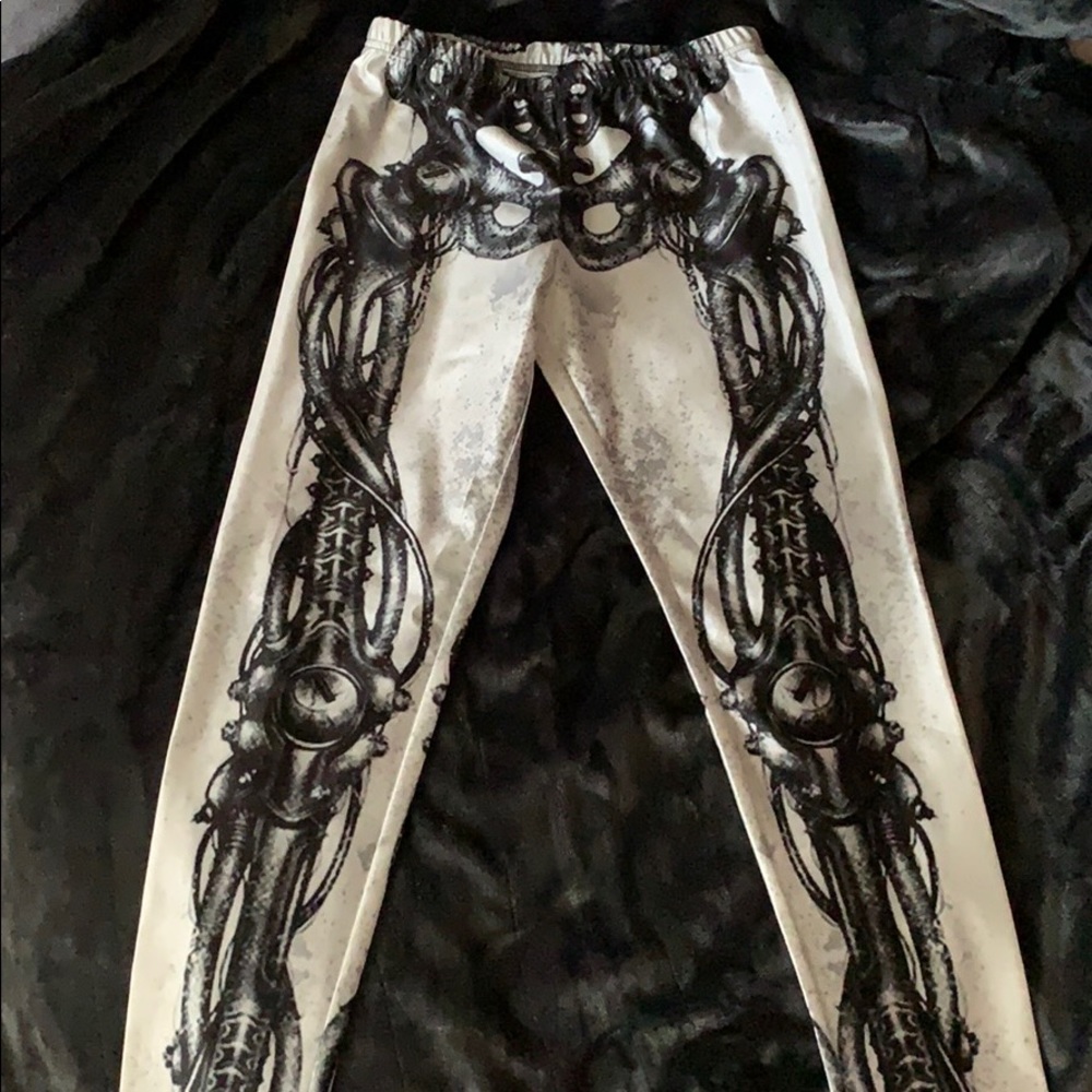 Graphic leggings